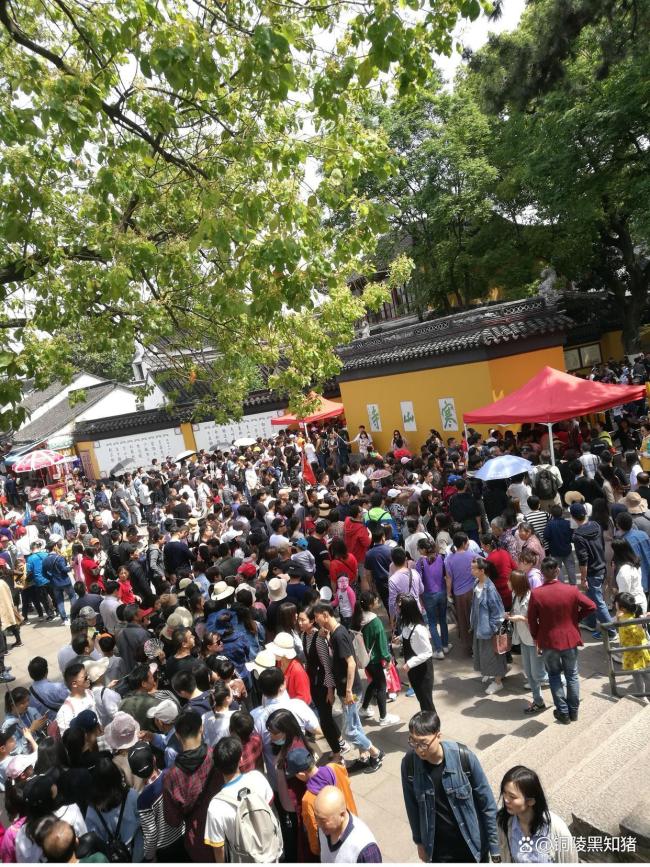 靈隱寺8.5平米小賣部年租金260萬 千萬級(jí)客流的商業(yè)神話