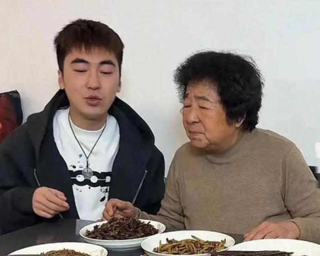 千萬網(wǎng)紅“田姥姥”外孫疑家暴劈腿 戀情爭議再起波瀾