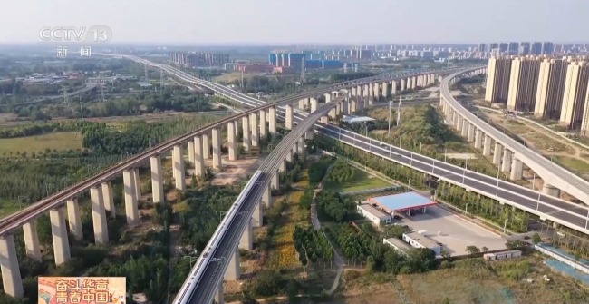 刷手機(jī)突然不香了,！坐這趟列車可以“刷車窗”