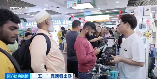 入境游客带着大旅行箱来“扫货” “中国购”热度攀升