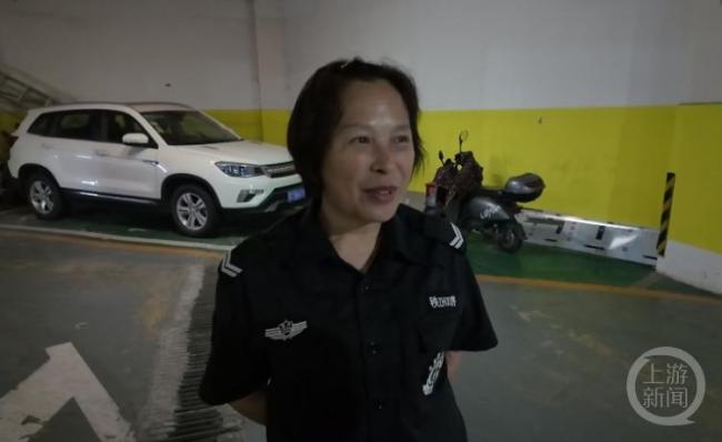 重慶榮昌阿姨邀游客免費(fèi)借宿還送禮 熱情好客暖人心