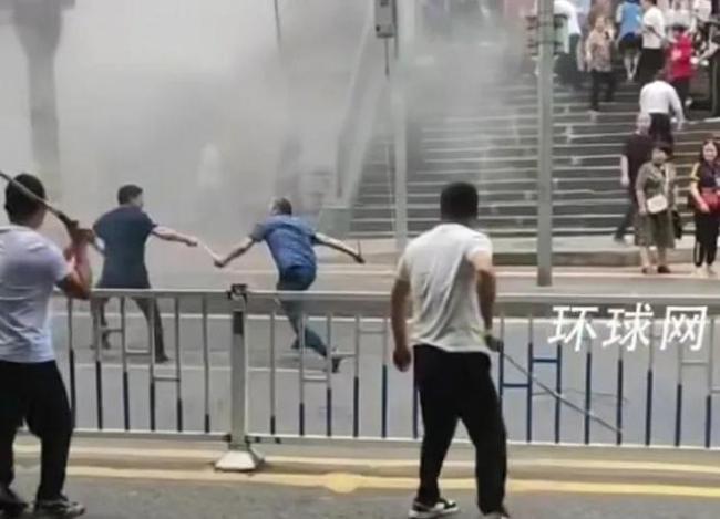 重慶男子街頭傷人 警方發(fā)布通報(bào) 警民合力制服嫌疑人