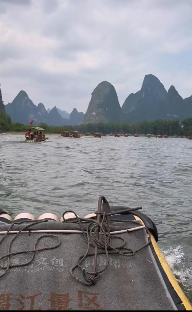 景區(qū)回應(yīng)漓江游船堪比赤壁之戰(zhàn) 五一游客爆滿