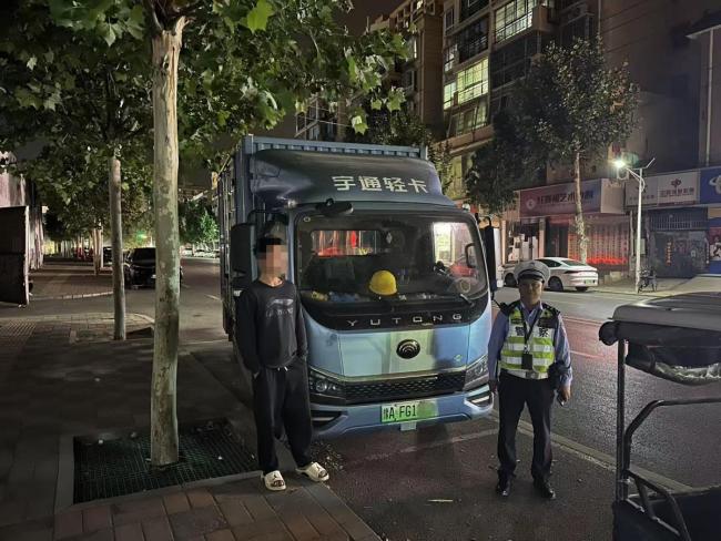 男子酒后駕駛營運車輛被拘留 假期嚴(yán)查酒駕成果顯著