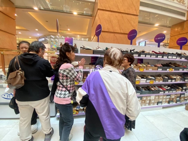 出口轉(zhuǎn)內(nèi)銷有了“回頭客” 外貿(mào)優(yōu)品受市民熱捧
