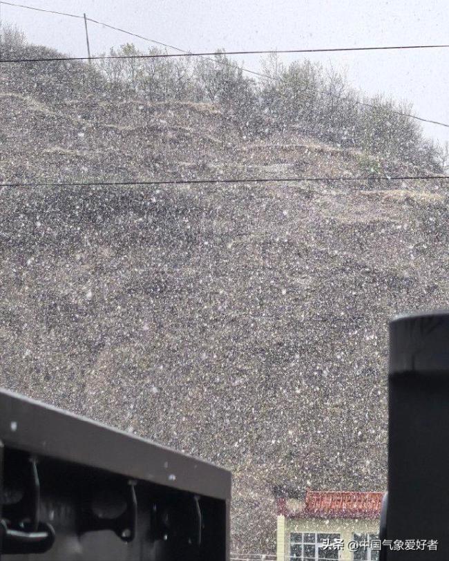 立夏節(jié)氣北方多地為何下雪 冷渦與高原低槽作祟