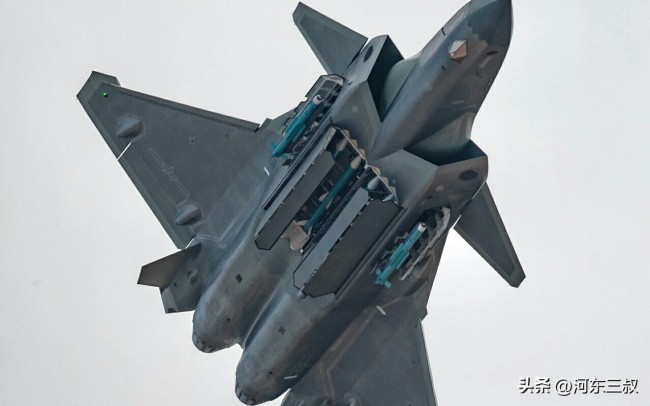PL-15E空空导弹战力解析 提升隐形战机载弹量
