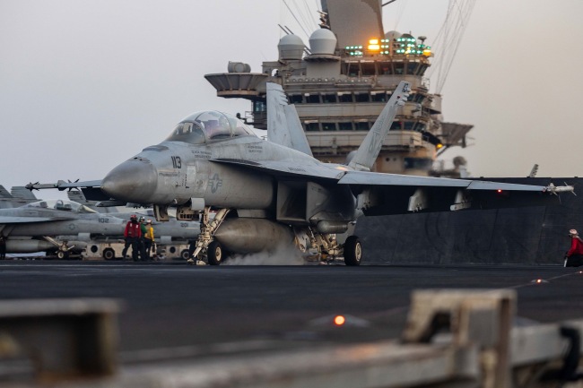 又一軍機墜入紅海 時隔一周美航母艦載機再出事故