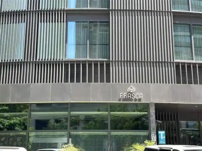 情侣吃饭两瓶矿泉水被收176元