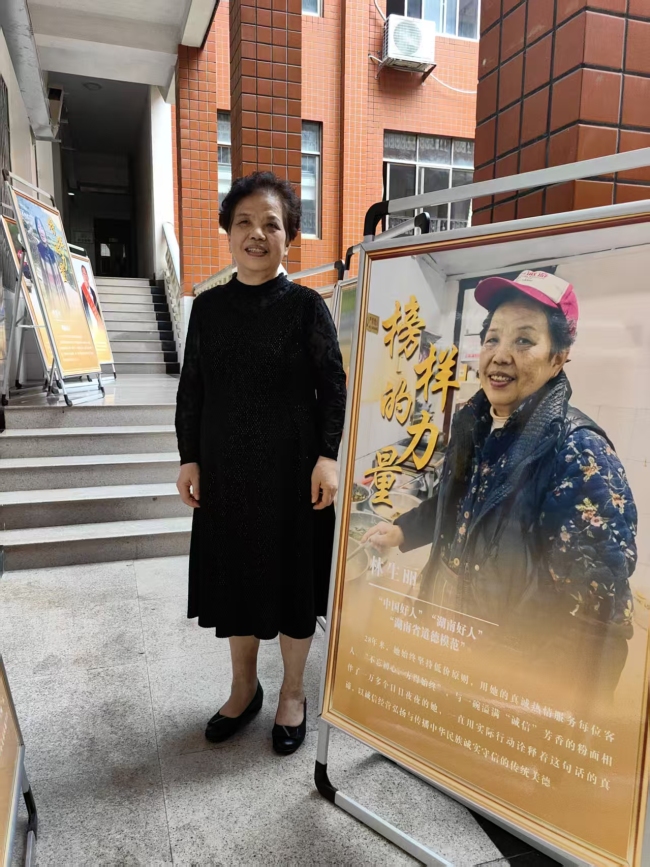 七旬餐館老板30年只漲價1元 堅守低價承諾