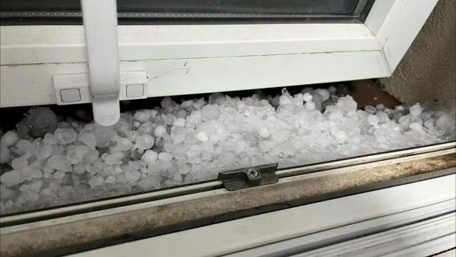 西安下冰雹 狂风暴雨引发关注