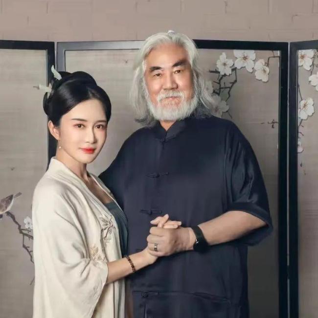 張紀中：拍短視頻養(yǎng)孩子是造謠 交通事故被誤傳