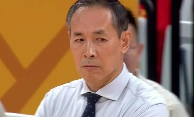 孙铭徽15中2季后赛最差表现：三分9中0 情绪失控吃T 又犯浑成败因 广厦惨败北京