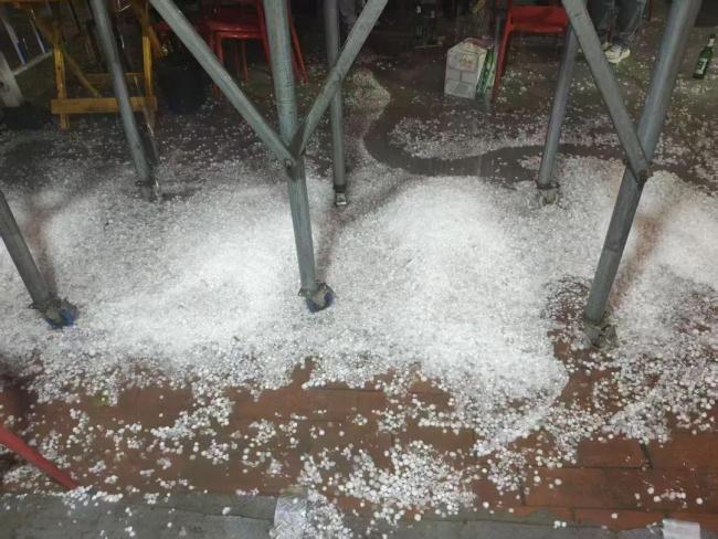 西安遭冰雹大風雷雨天氣 預警信號發(fā)布
