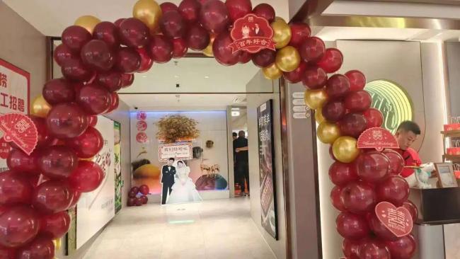 新人在海底撈辦140人婚宴 創(chuàng)新婚禮獲贊