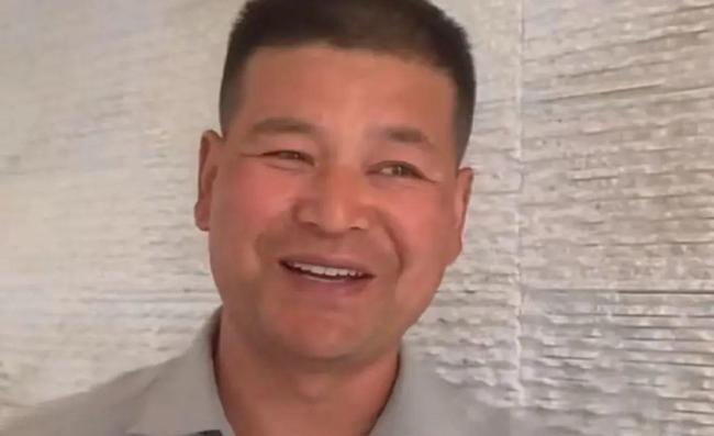 男子公共衛(wèi)生間撿到20萬現(xiàn)金 全網(wǎng)尋失主