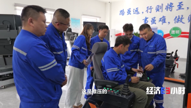 人才需求達(dá)百萬級,！人工智能如何催生職業(yè)新賽道