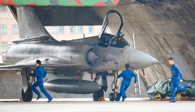 专家：印巴空战结果让绿营陷入沉默 歼-10CE胜阵风引发反思