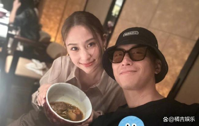 何超莲回复窦骁生日祝福 甜蜜互动粉碎婚变传闻