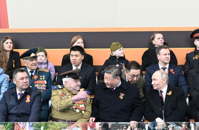 習(xí)近平出席俄羅斯紀(jì)念蘇聯(lián)偉大衛(wèi)國(guó)戰(zhàn)爭(zhēng)勝利80周年慶典