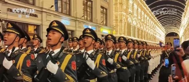 這就是“中國排面”,！解放軍閱兵彩排整齊劃一