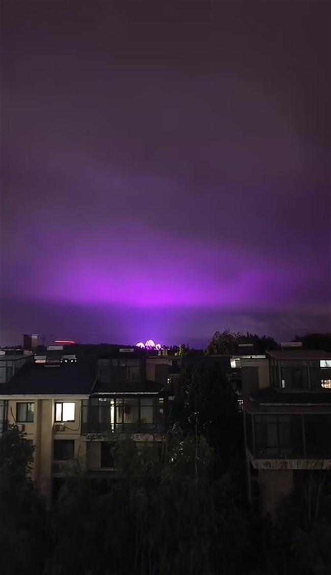 濟(jì)南雨后現(xiàn)“紫色夜空” 官方回應(yīng) 正常現(xiàn)象無(wú)異常