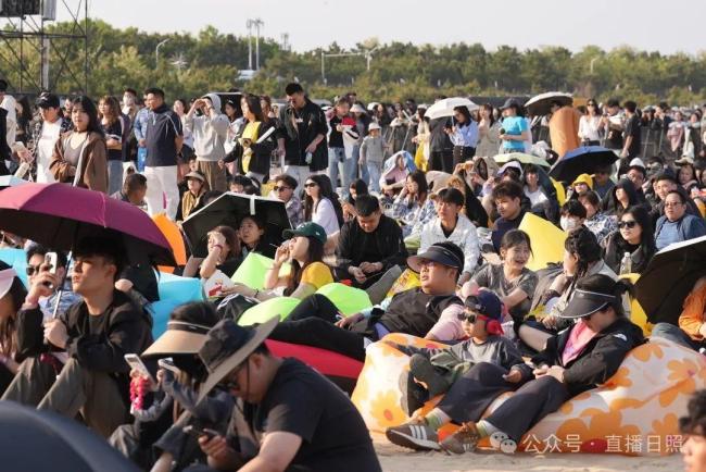 日照沙滩音乐节GAI带动全场一起蹦迪 昼夜狂欢不停歇