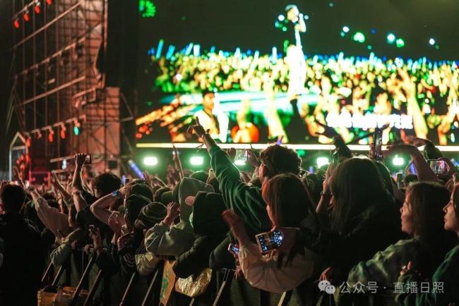 日照沙滩音乐节GAI带动全场一起蹦迪 昼夜狂欢不停歇