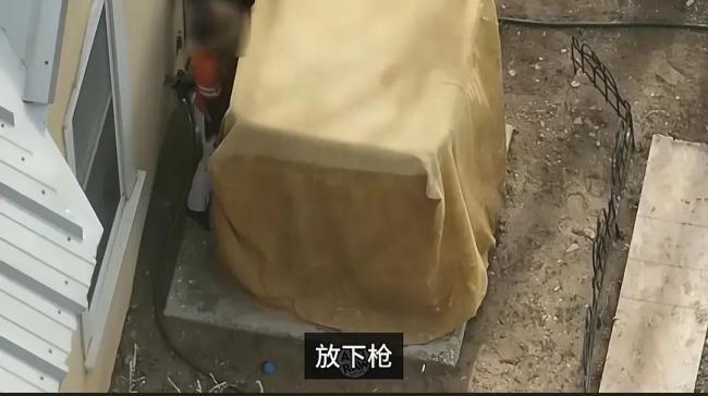 美國男童手持上膛手槍與警察對峙 驚險現場曝光