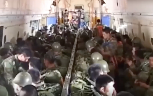 再看空降兵十五勇士當(dāng)年驚天一跳依然熱淚盈眶！