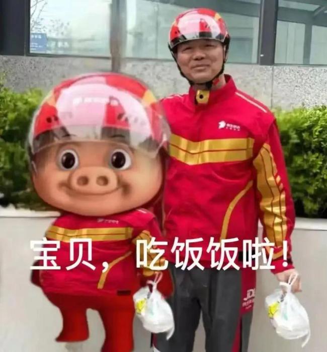 劉強東現(xiàn)身日本街頭 豬豬俠T恤引關(guān)注