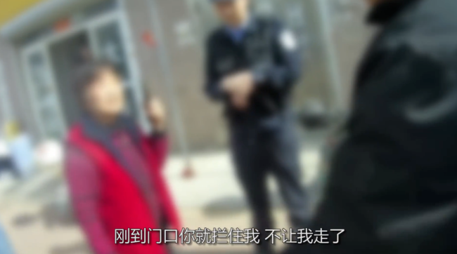 75岁大妈怒吼：抓错了我赔 智擒骗子显身手
