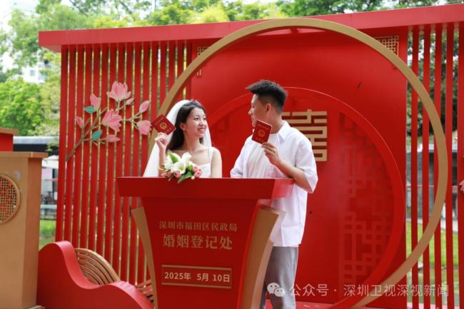 多地登記結(jié)婚預(yù)約爆滿 全國通辦首日迎高峰