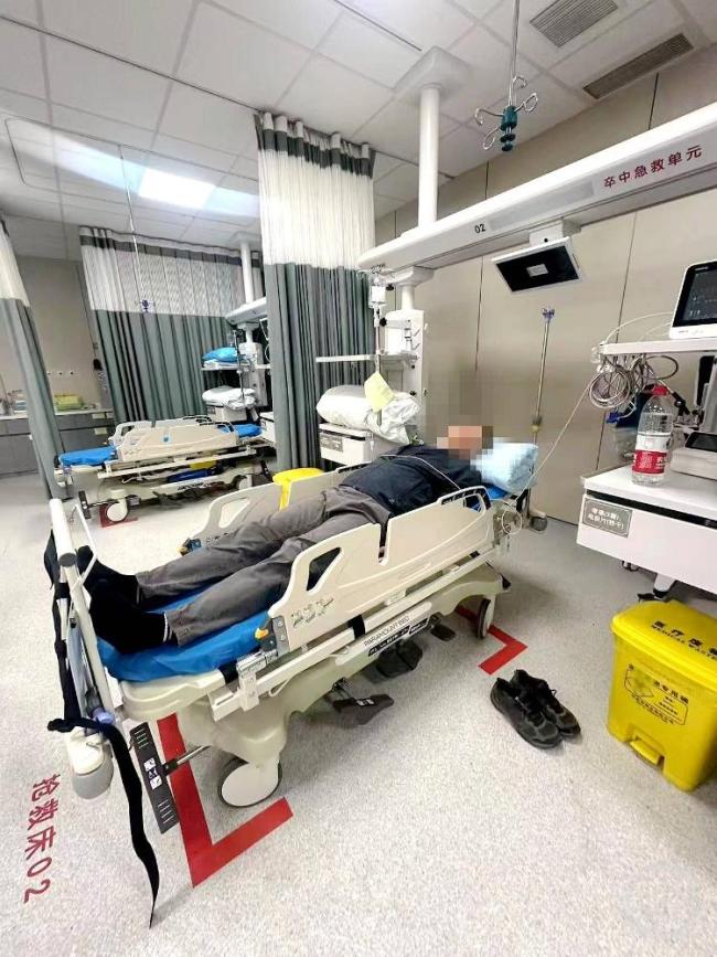 男子食用野桑葚被送搶救室
