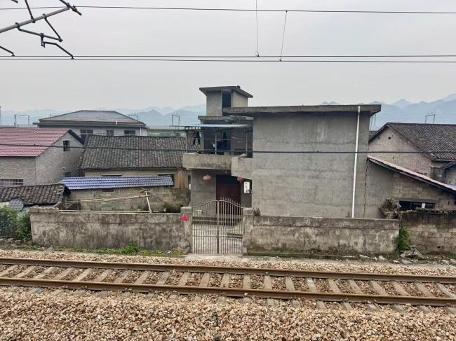 湘西一村莊累發(fā)17起軌道事故 安全隱患亟待解決