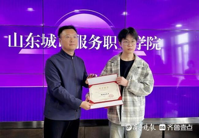 網(wǎng)約車司機盛贊姜昭鵬救人 聯(lián)手施救展大愛