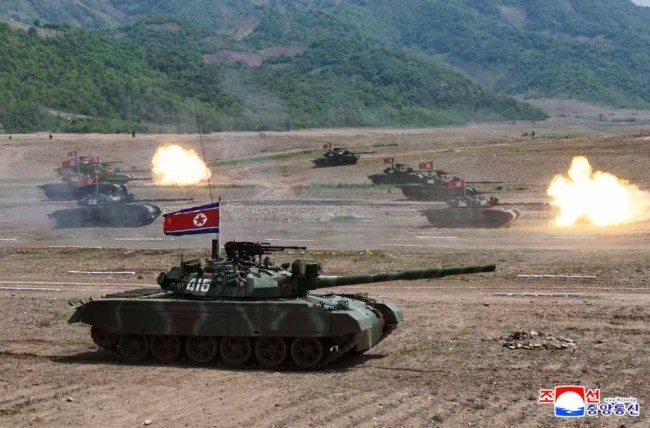 金正恩觀摩朝鮮人民軍各兵種戰術綜合訓練