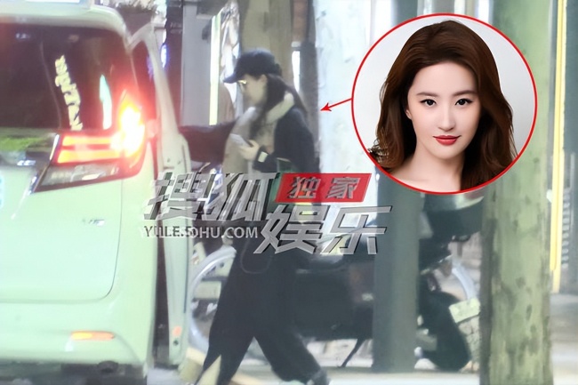 劉亦菲美容院被偶遇 皮膚白皙緊致,，手提一只綠色小包,！