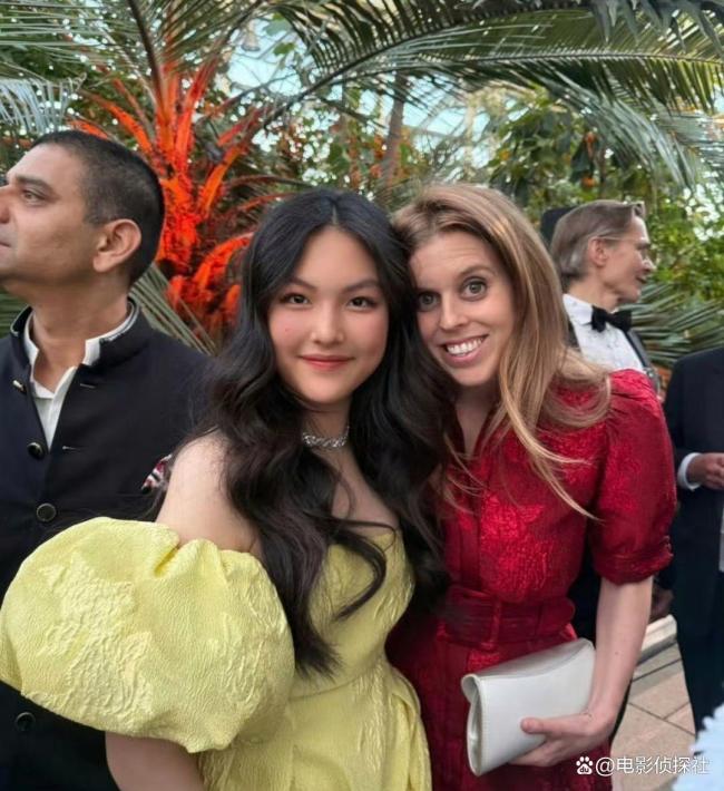 李湘带女儿王诗龄参加英国皇室聚会 贵气不输公主