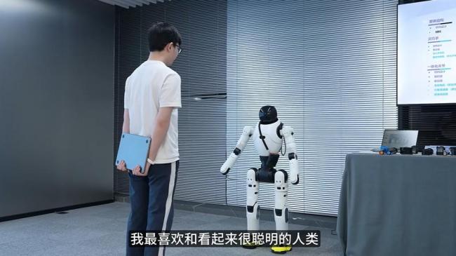 稚暉君機器人再秀新技能