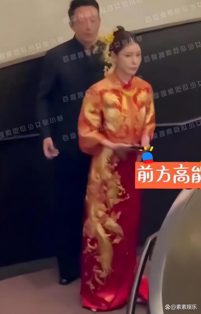 汪小菲婚禮現(xiàn)場曝光 新娘用手擋鏡頭 新婚喜悅溢于言表