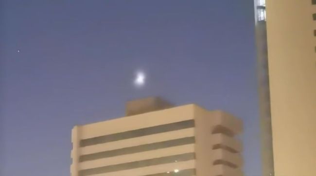氣象部門回應(yīng)新疆多地現(xiàn)不明飛行物 夜空奇觀引熱議