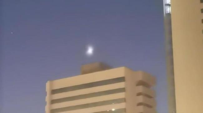氣象部門回應新疆不明飛行物 多地目擊者記錄奇特現(xiàn)象