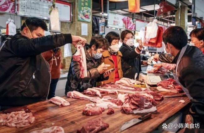 如何區(qū)分被灌水注封閉針的豬肉 2秒鐘就能看出注水肉