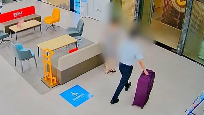 女子取500萬想快遞給網戀男友被勸阻 警方及時阻止騙局