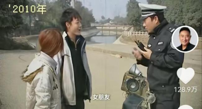 譚警官回訪15年前破電動(dòng)車情侶 純愛故事感動(dòng)網(wǎng)友