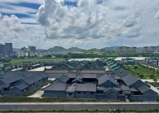 潮汕天價(jià)違建曾被政府貼封條，建設(shè)方拆門進(jìn)入施工 1.14億違建引關(guān)注