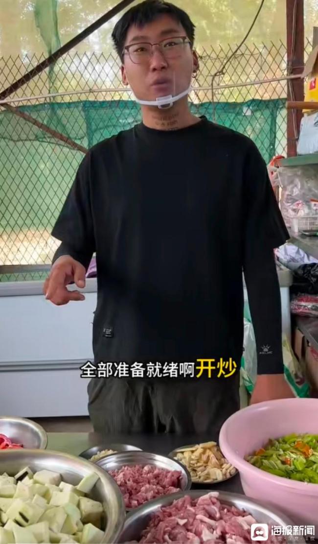小伙擺攤賣盒飯攢“老婆本” 誠(chéng)信經(jīng)營(yíng)獲點(diǎn)贊