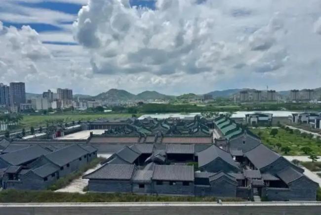 潮汕天價違建曾被貼封條遭拆門施工 工業(yè)區(qū)驚現(xiàn)