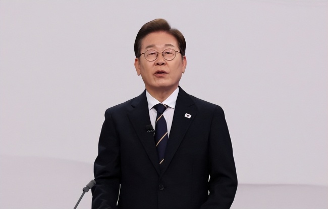 竞选如赴战场！李在明再遭暗杀威胁，民主制度警报拉响